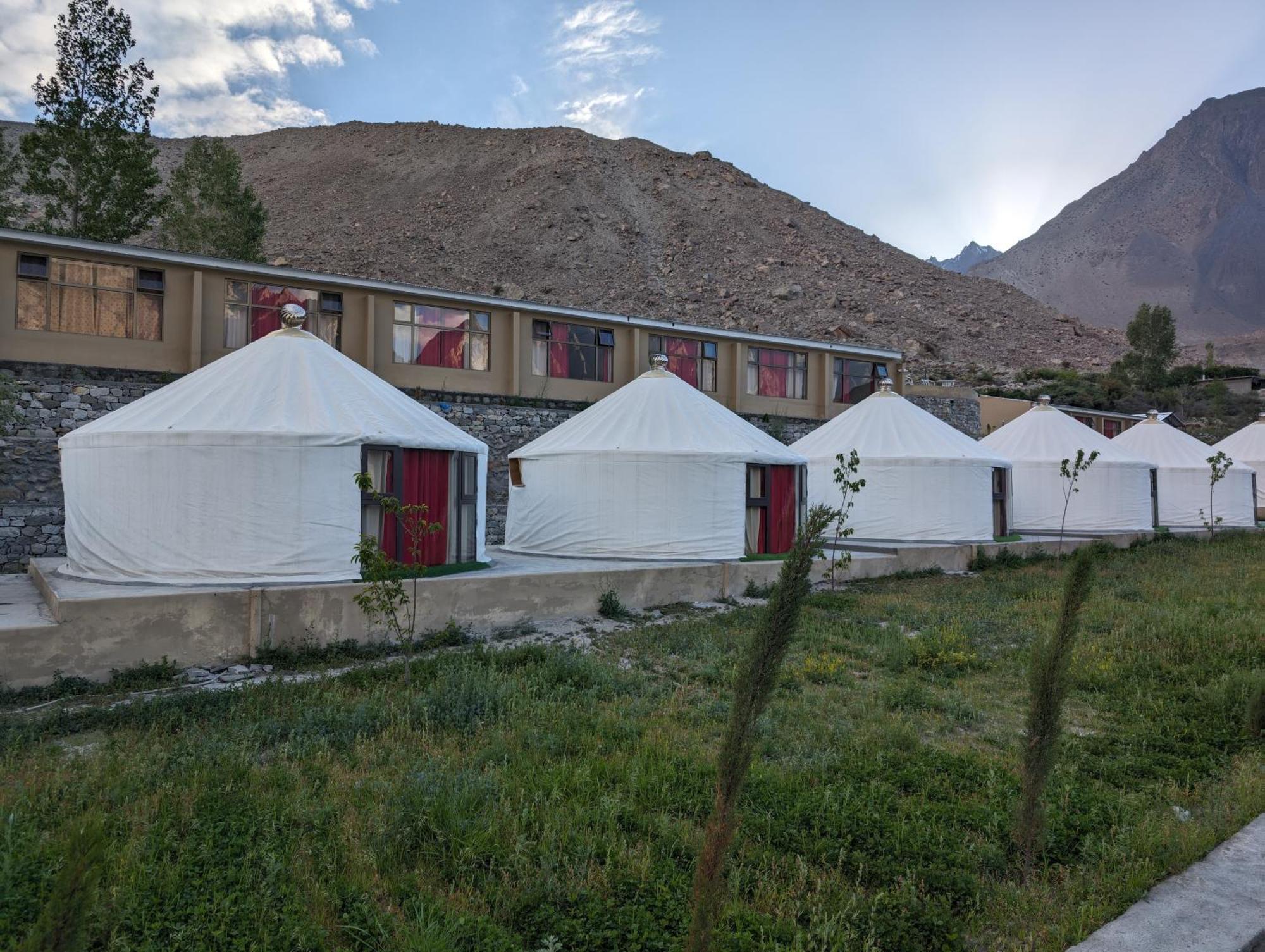 Apex Hotels And Resorts Leyurt Hussaini Karimabad  Bagian luar foto