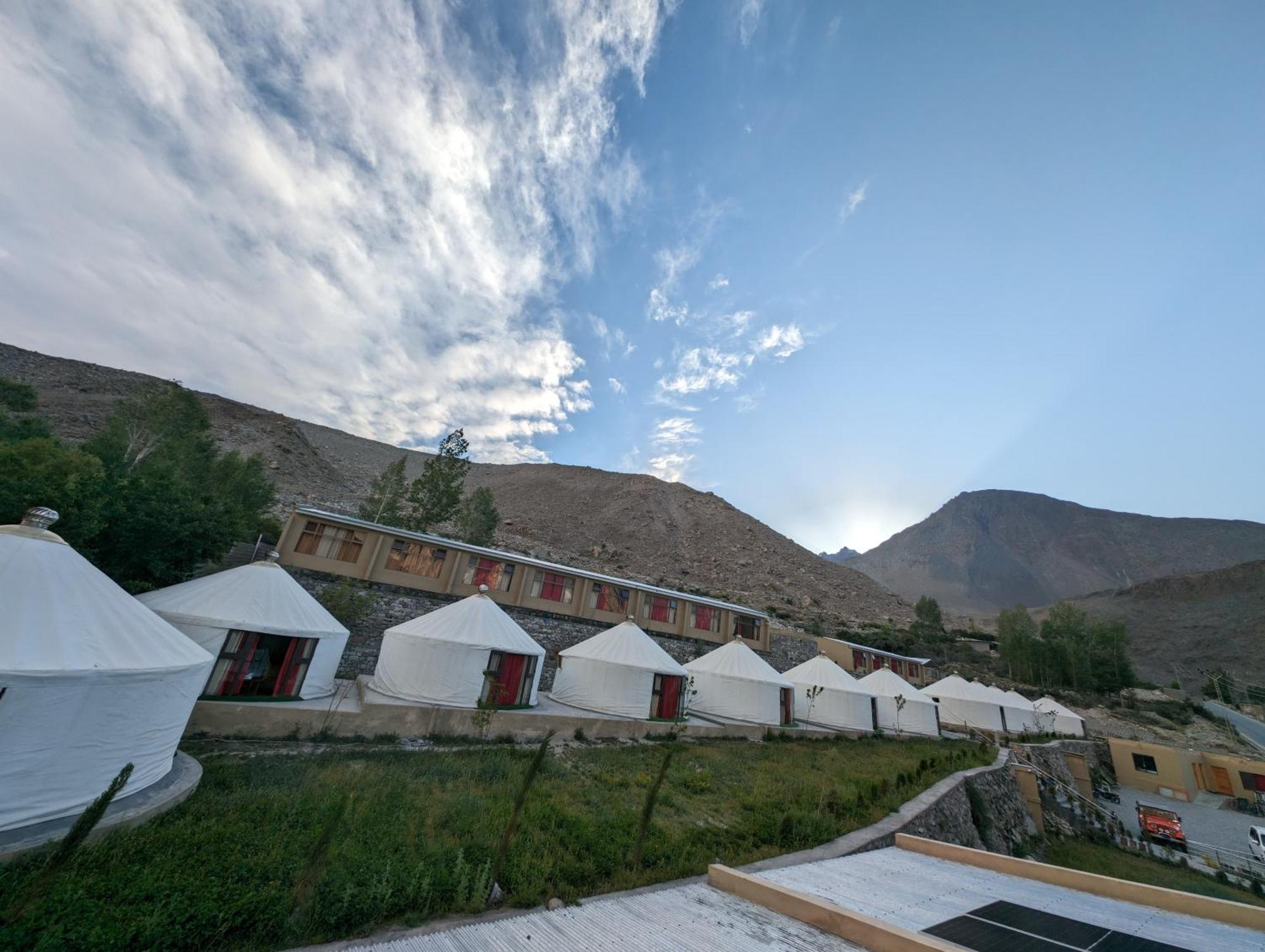 Apex Hotels And Resorts Leyurt Hussaini Karimabad  Bagian luar foto