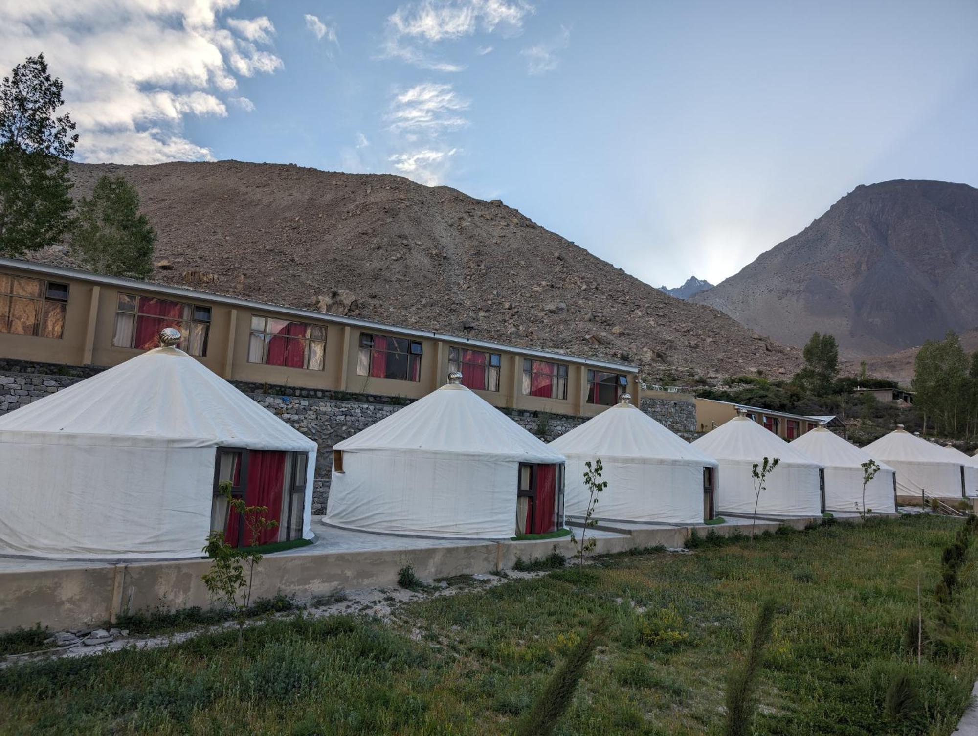 Apex Hotels And Resorts Leyurt Hussaini Karimabad  Bagian luar foto