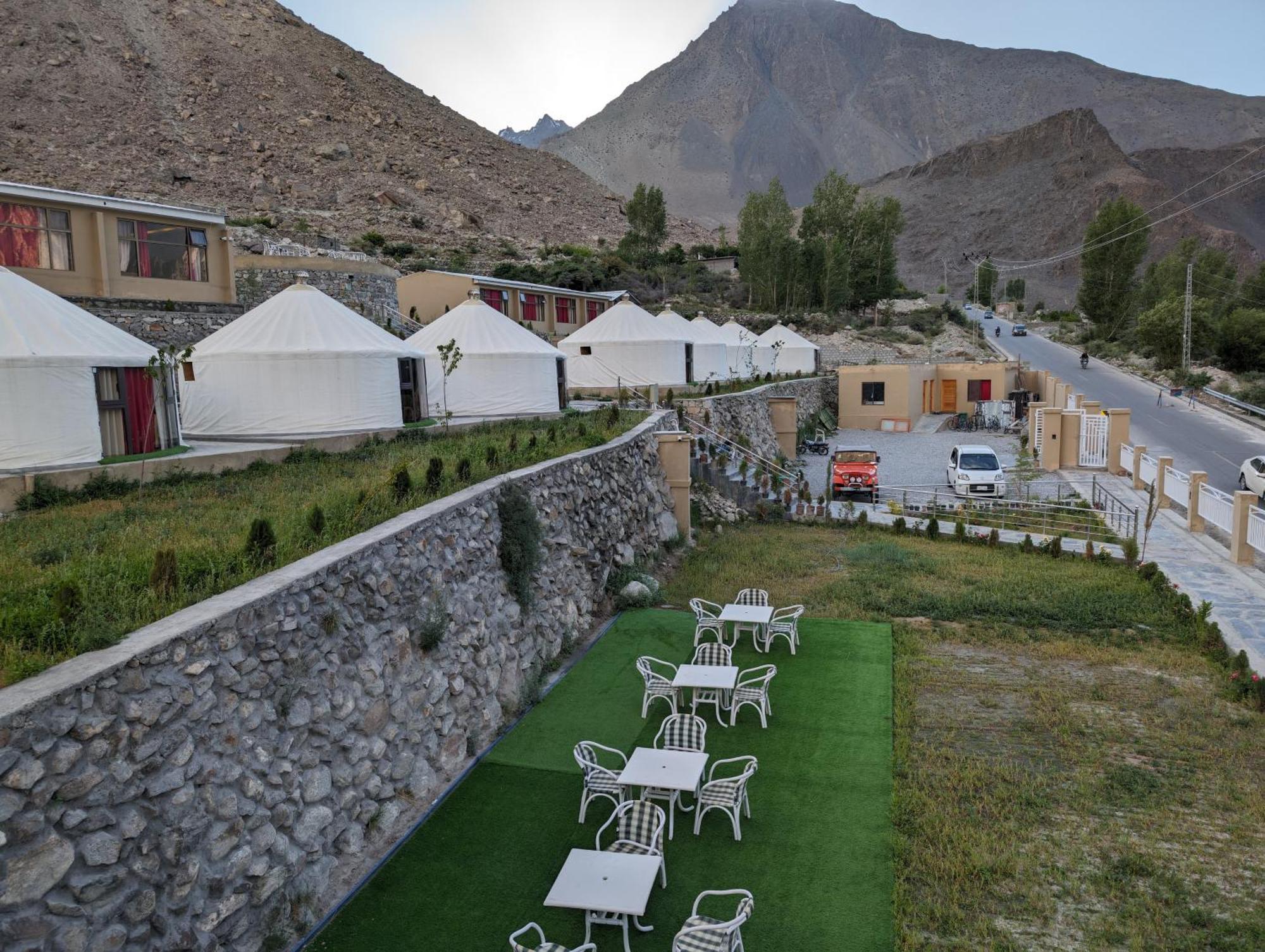 Apex Hotels And Resorts Leyurt Hussaini Karimabad  Bagian luar foto