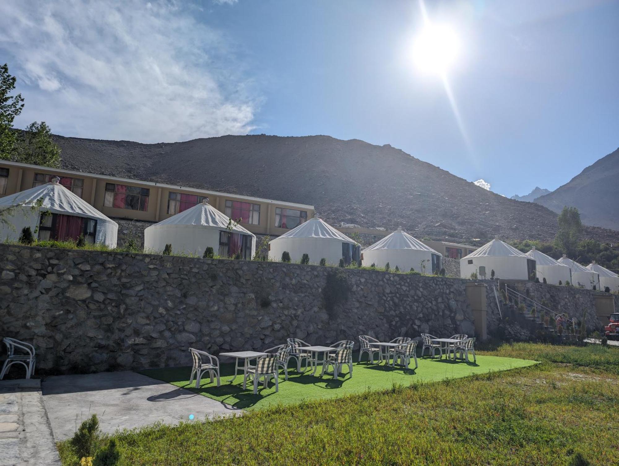 Apex Hotels And Resorts Hussaini Karimabad  Bagian luar foto